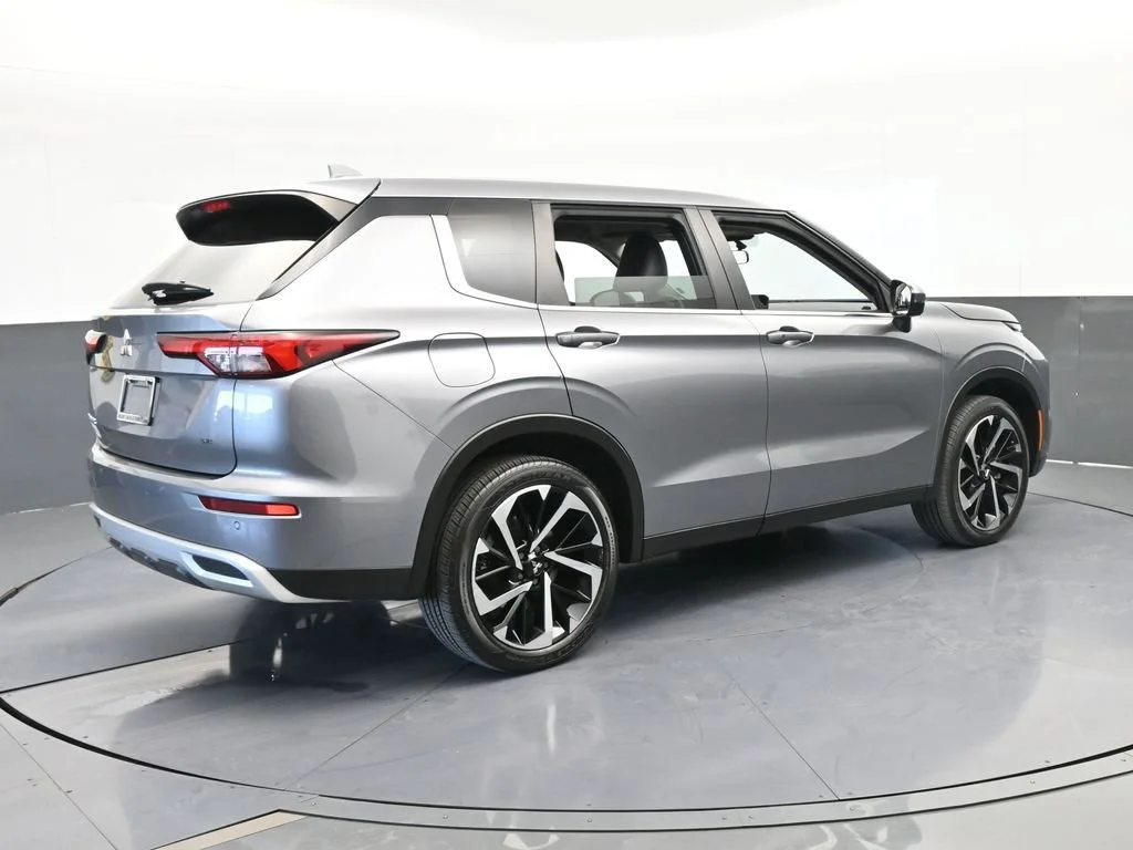 2022 Mitsubishi Outlander SE - Photo 6