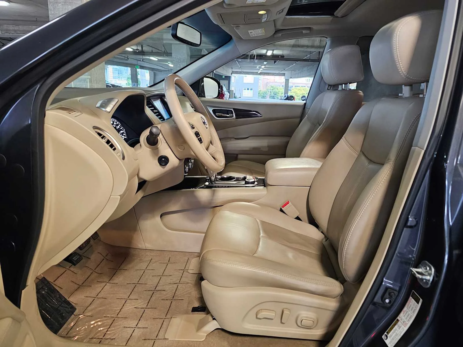 Used 2014 Dark Slate Nissan Platinum image 18