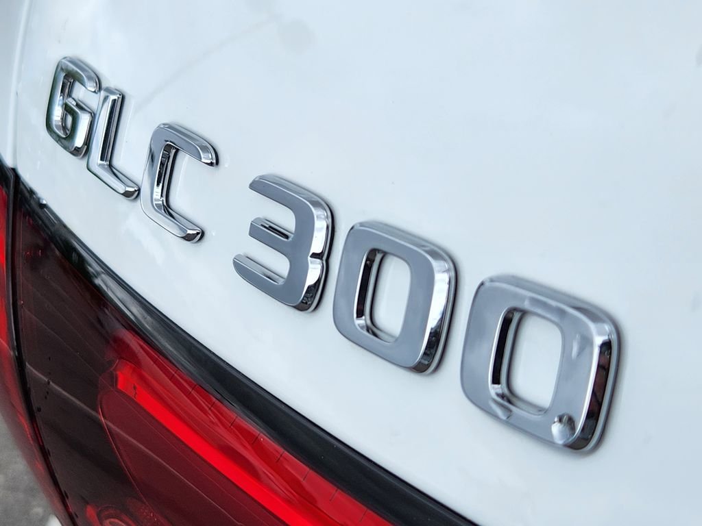 New 2026 Polar White Mercedes-Benz GLC300 4MATIC® image 10