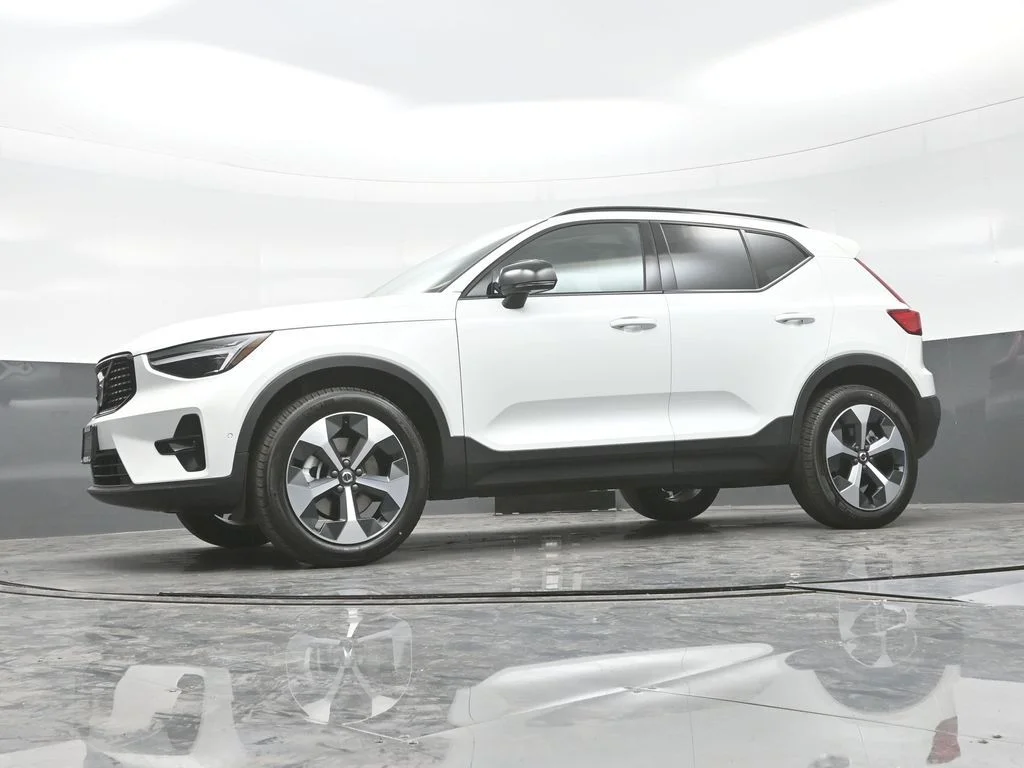 New 2026 Crystal White Volvo Plus image 24