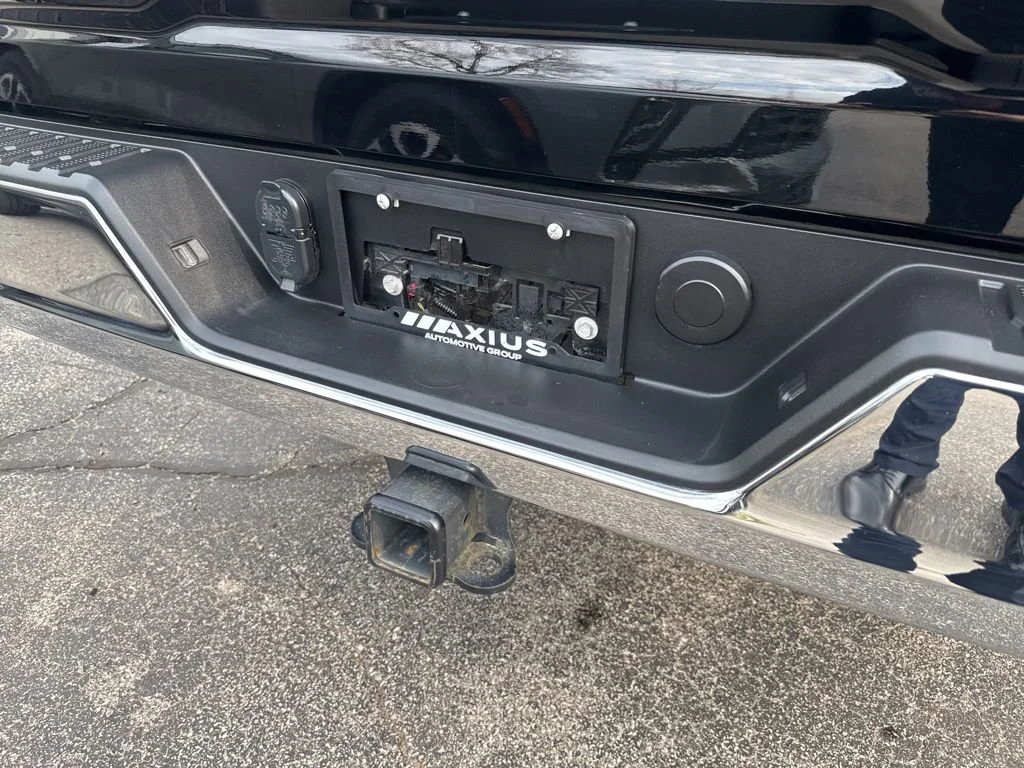 Used 2025 Onyx Black GMC SLE image 22