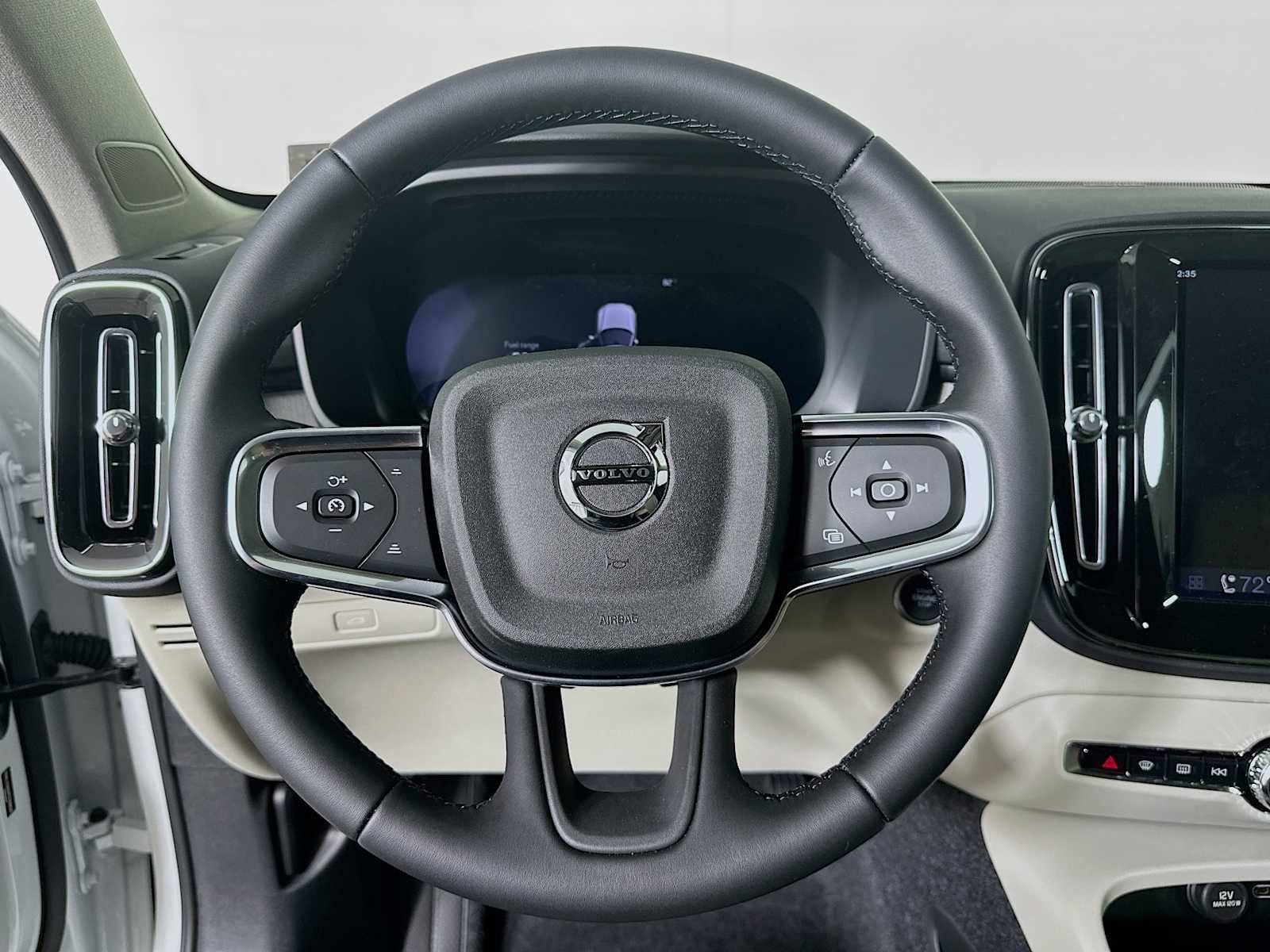 2026 Volvo XC40 Plus | CarEdge | CarEdge