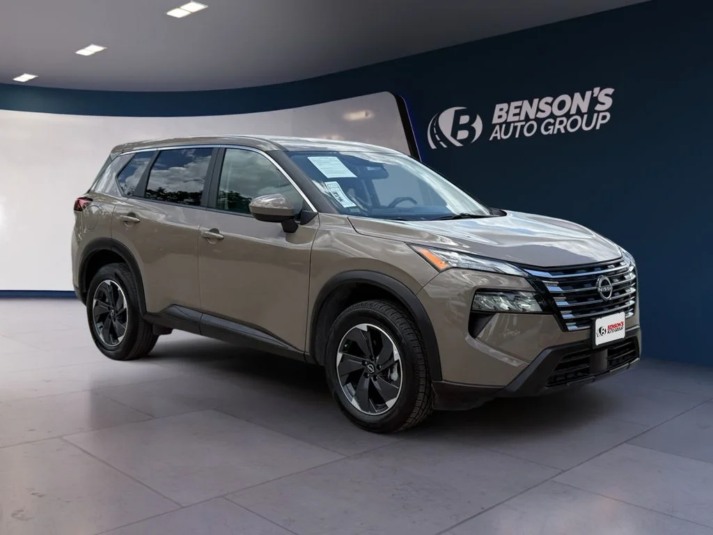 Used 2025 Beige/tan Nissan SV image 7