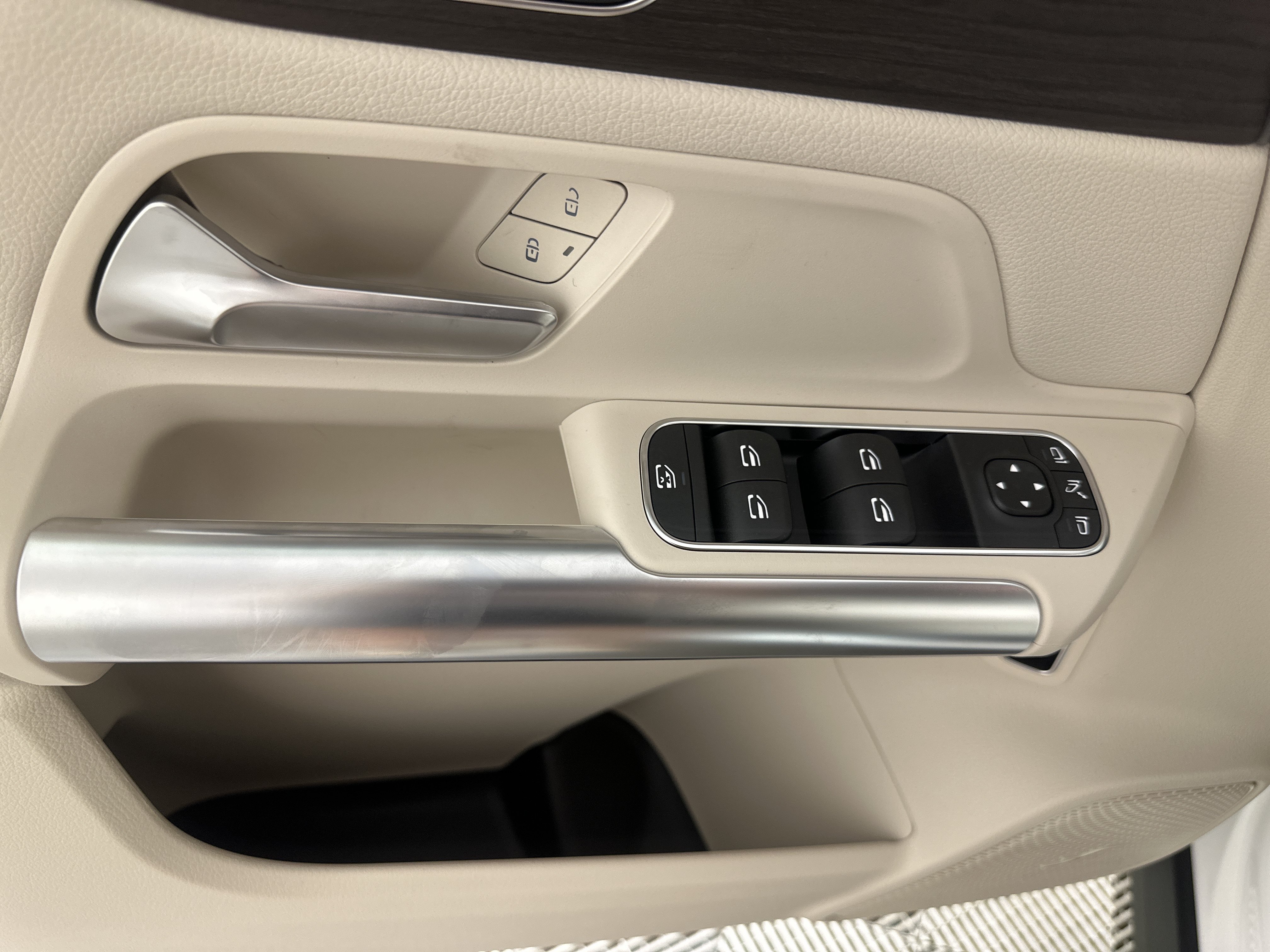 New 2026 Polar White Mercedes-Benz GLA 250 image 39