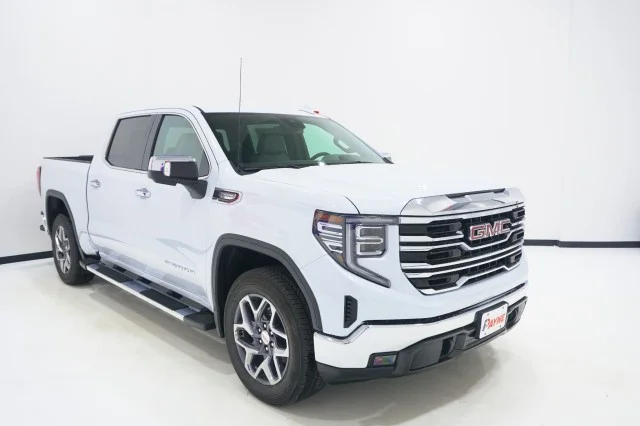New 2026 Glacier White Tricoat GMC SLT image 3