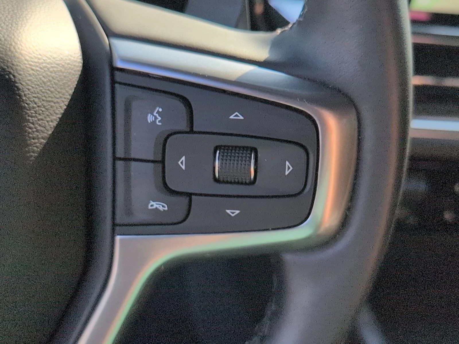 Used 2025 Sterling Gray Metallic Chevrolet LT image 29