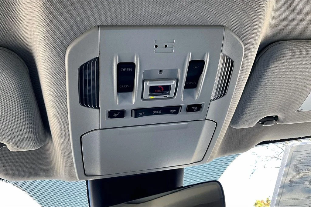 Used 2021 Silver Toyota XLE image 19