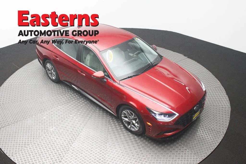 Used 2023 Red Hyundai SEL image 3