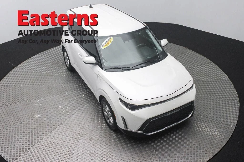 Used 2023 White Kia LX image 3