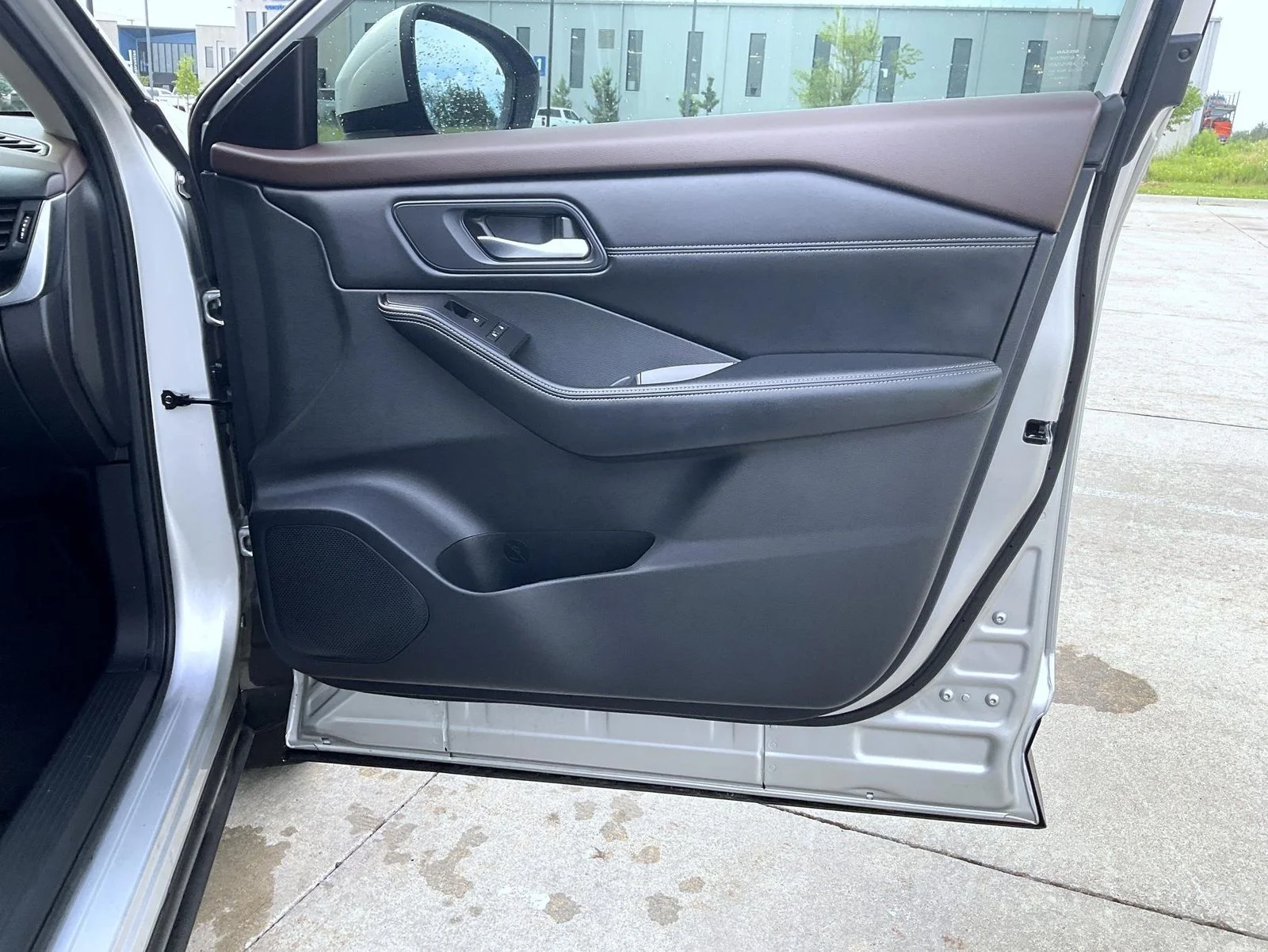 Used 2023 Silver Nissan SV image 17