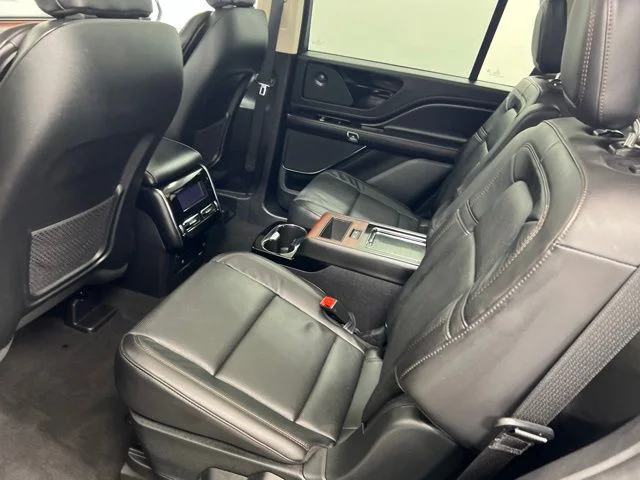 Used 2023 Red Lincoln Reserve image 11