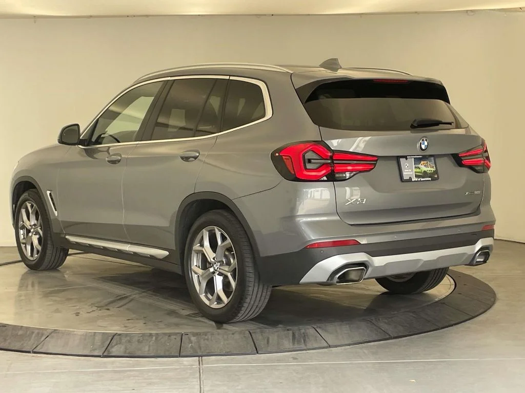 Used 2023 Gray BMW xDrive30i image 3