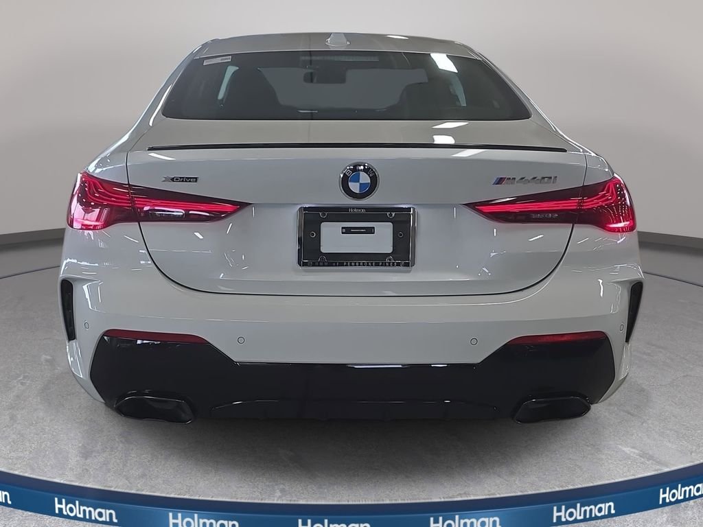 New 2027 Mineral White Metallic BMW M440i xDrive image 5