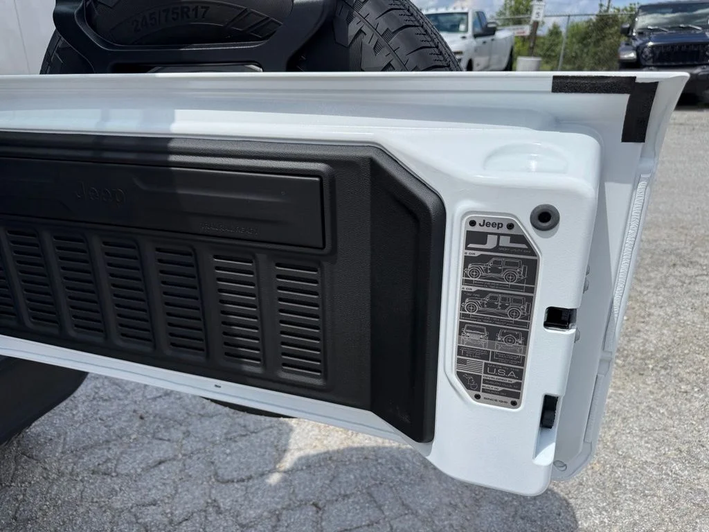 New 2026 Bright White Clear-Coat Exterior Paint Jeep Sport S image 27
