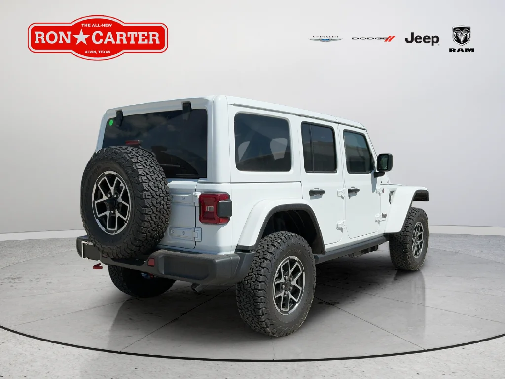 New 2027 Bright White Clear-Coat Paint Jeep Rubicon image 6