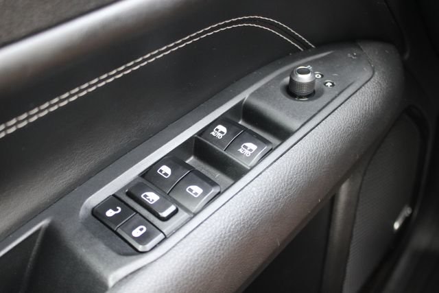 Used 2022 Gray Jeep Latitude image 18