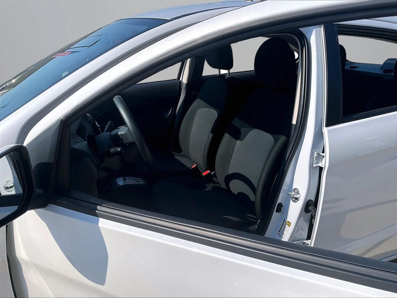 Used 2024 White Mitsubishi ES image 25