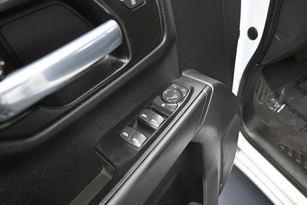 Used 2022 Summit White Chevrolet Custom image 13