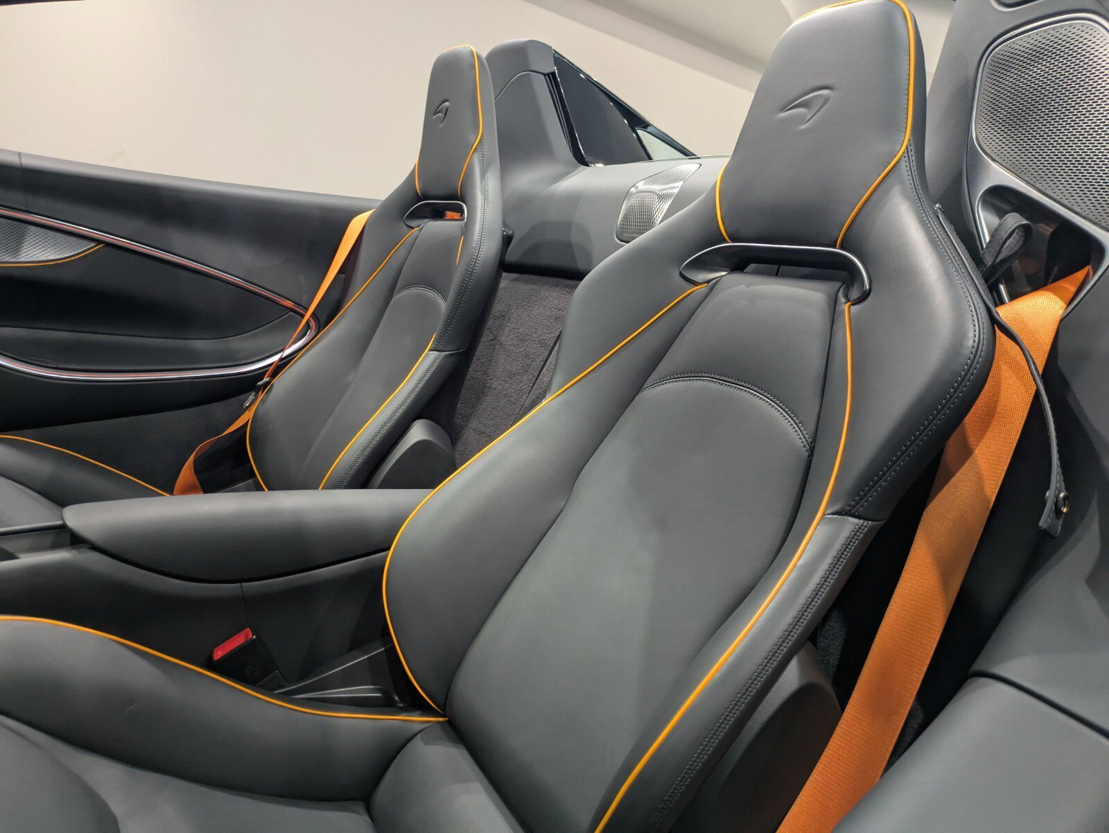 Used 2025 MSO Muriwai White McLaren TechLux Spider image 8