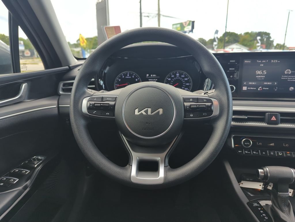 Used 2022 Silver Kia LXS image 17