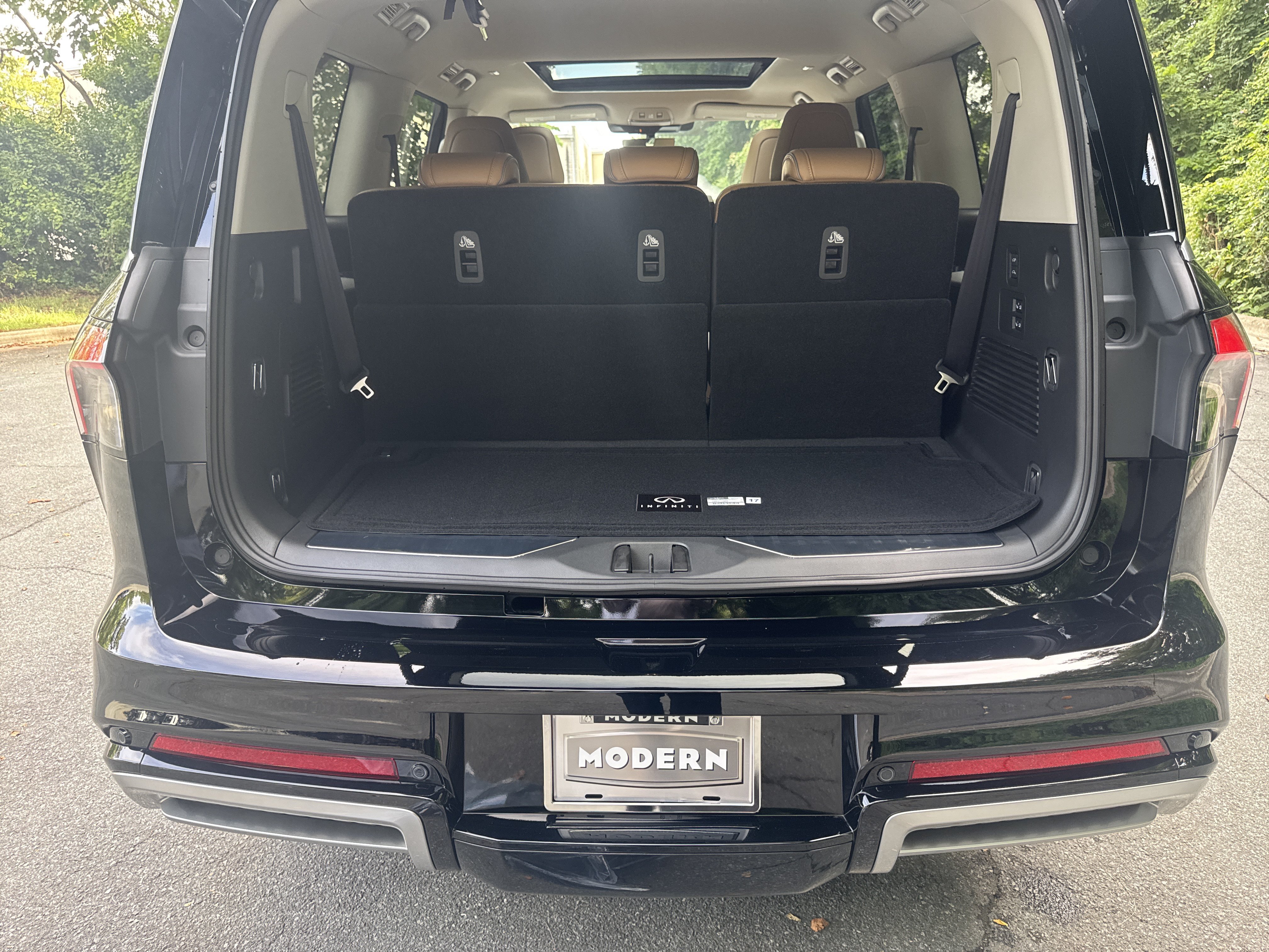 New 2027 Black Obsidian INFINITI LUXE image 24