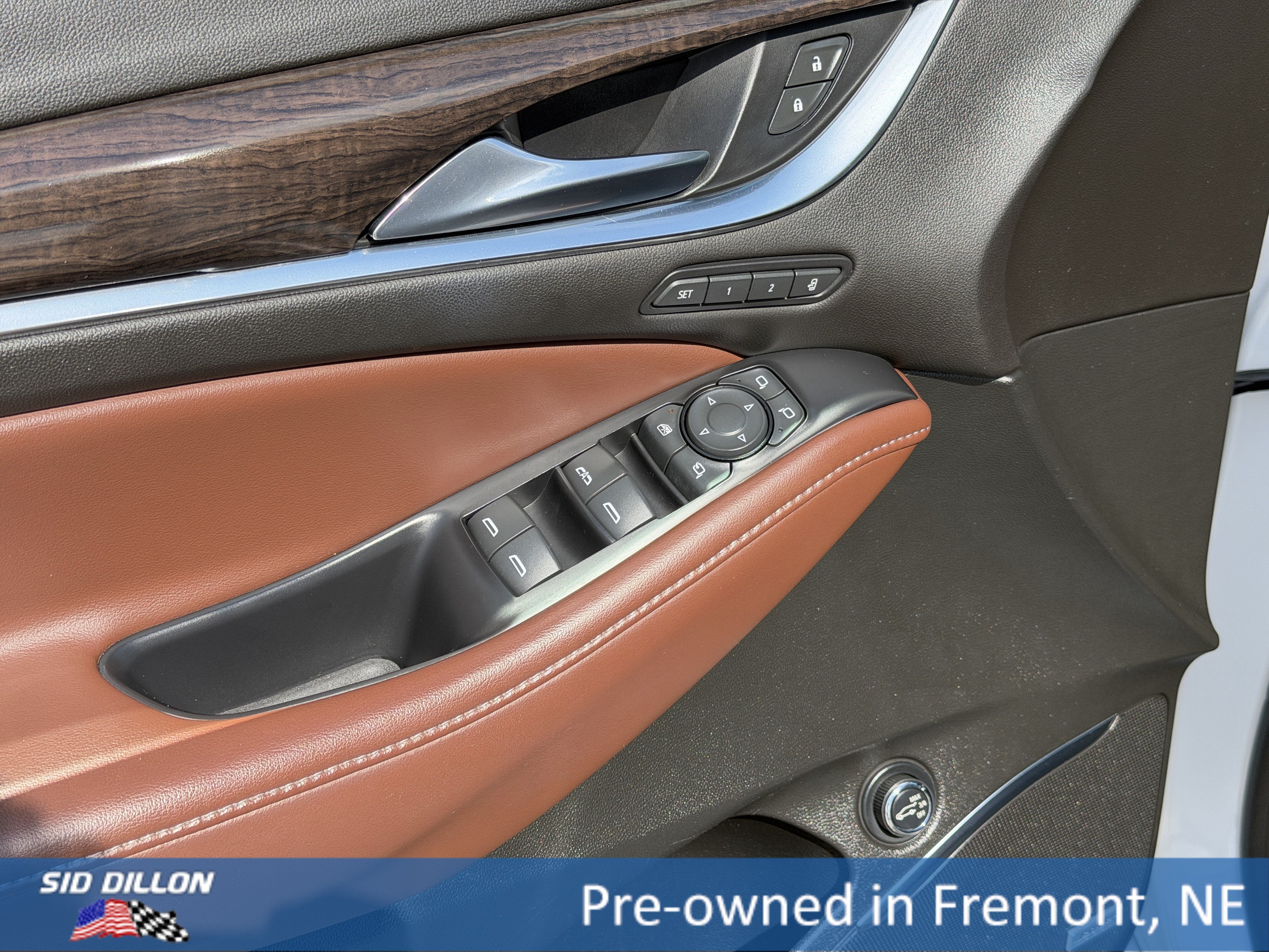 Used 2021 White Frost Tricoat Buick Avenir image 14