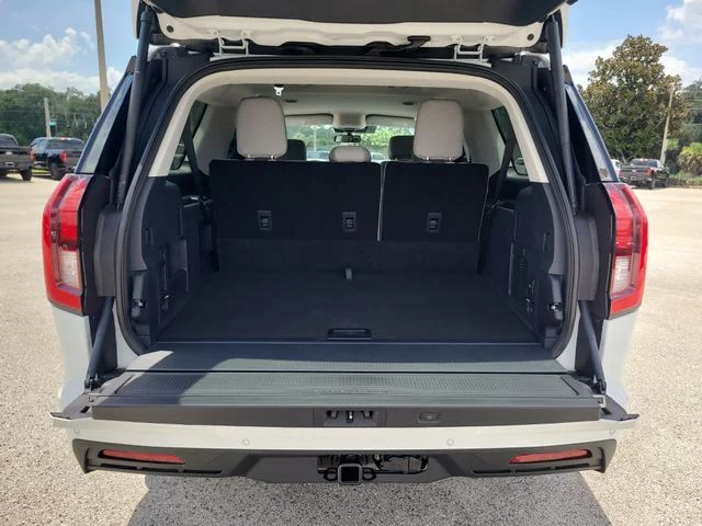 New 2026 Oxford White Ford Active image 11