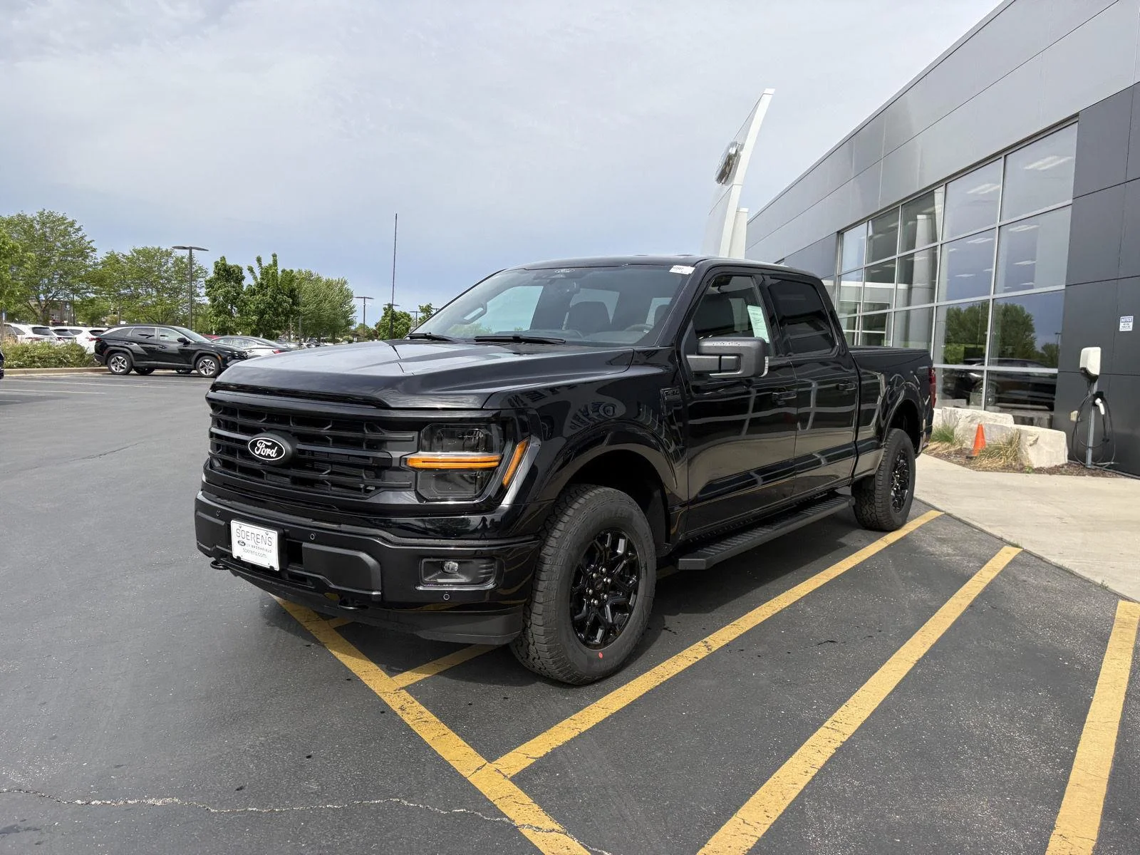 New 2026 Agate Black Ford XLT image 3