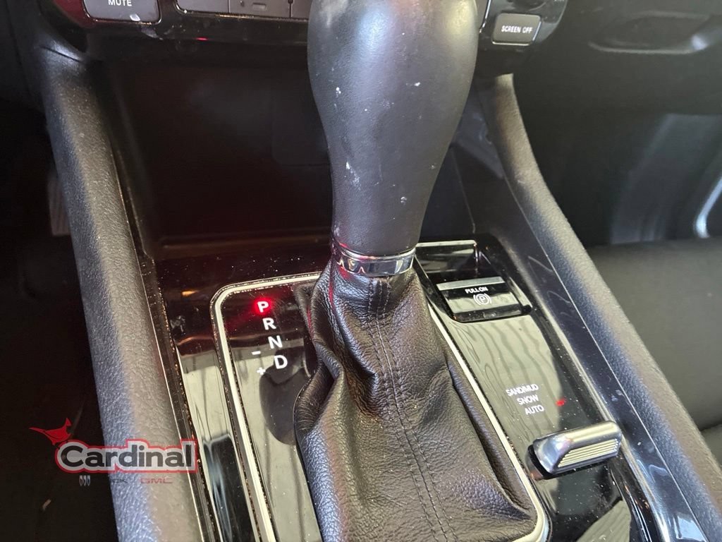 Used 2024 Gray Jeep Latitude Lux image 10