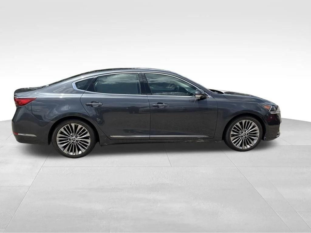 Used 2018 Gray Kia Limited image 7