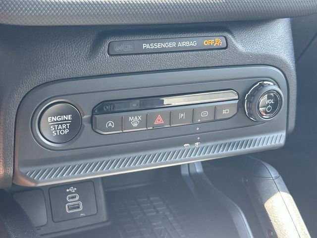 Used 2025 White Ford Badlands image 30