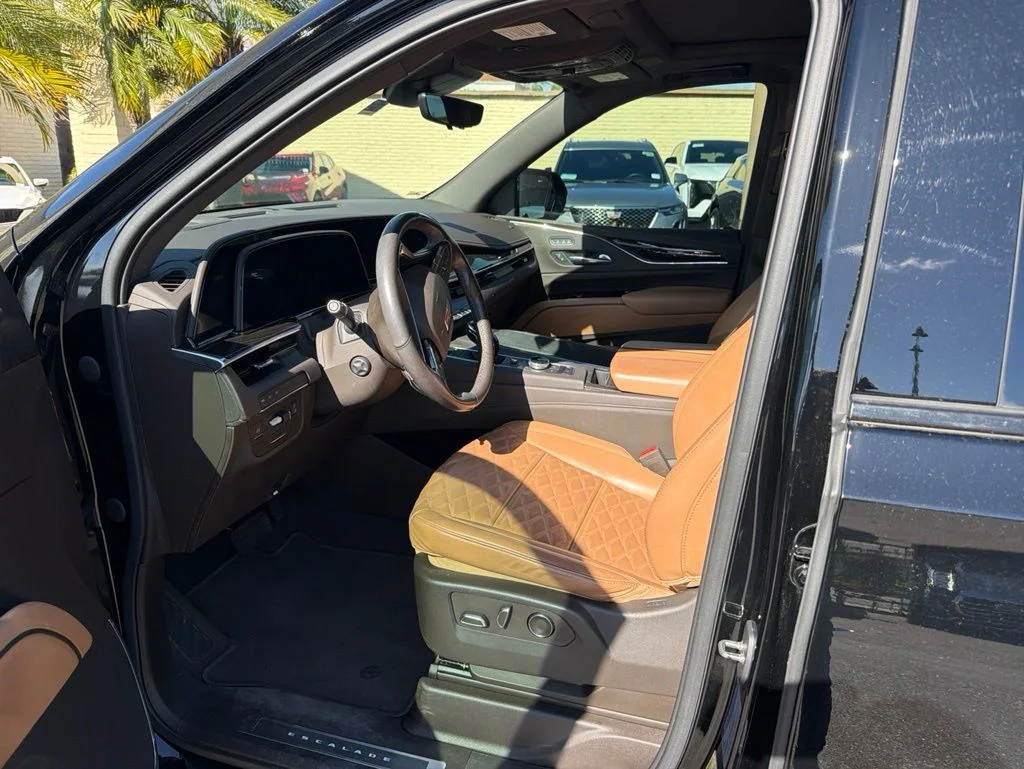 Used 2021 Black Cadillac Sport image 7