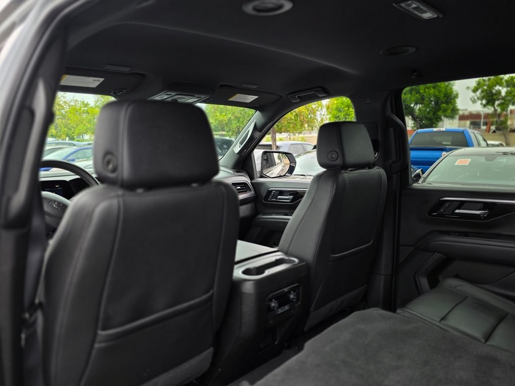2025 Chevrolet Suburban Z71 - Photo 19