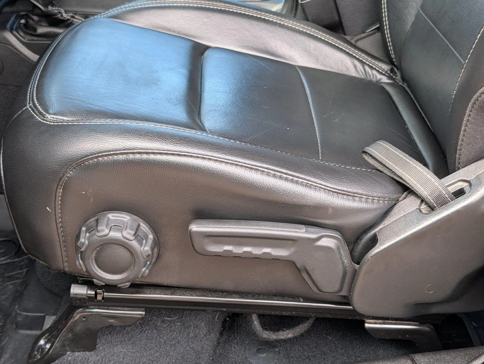 Used 2020 Granite Crystal Metallic Clearcoat Jeep North Edition image 18