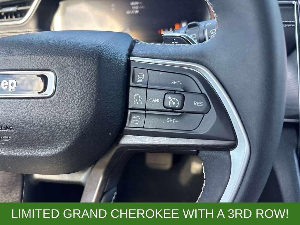 Used 2023  Jeep Limited image 28