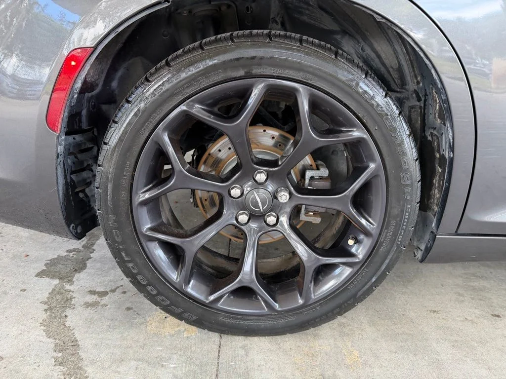 Used 2019 Gray Chrysler Touring image 19