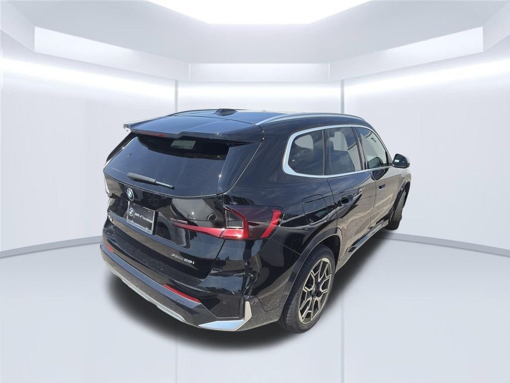 Used 2023 Black BMW xDrive28i image 3
