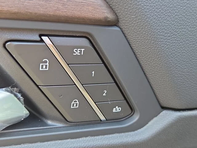 2026 GMC Acadia Denali Ultimate - Photo 11