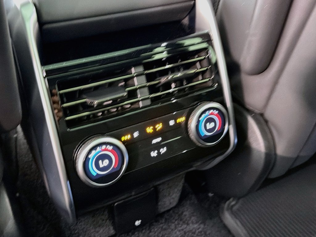 New 2027 Santorini Black Land Rover SE image 27