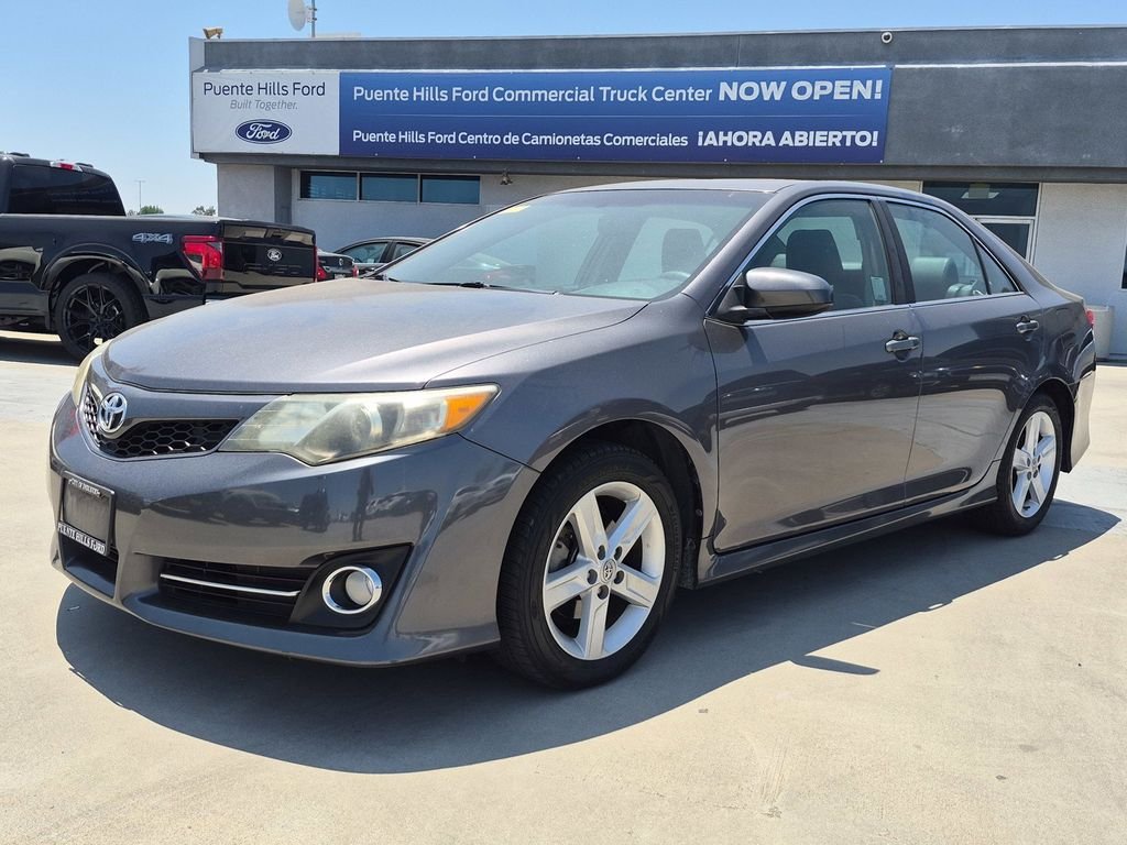 Used 2014 Magnetic Gray Metallic Toyota SE image 3