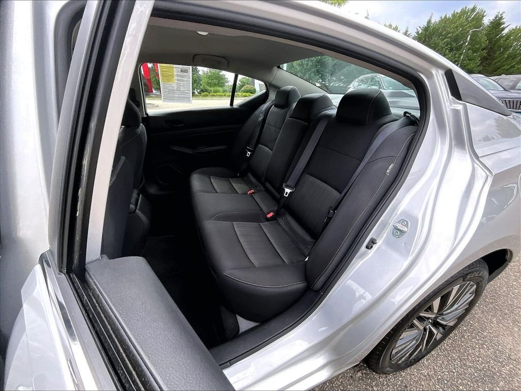 Used 2024 Silver Nissan 2.5 SV image 15