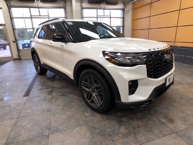 New 2026 Star White Metallic Tri-Coat Ford ST image 1