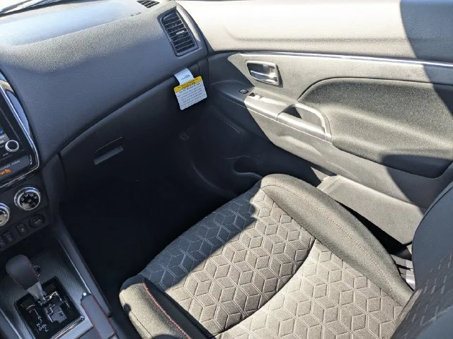 Used 2025 Red Mitsubishi 2.0 LE image 18