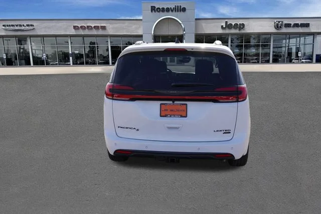 New 2026 Bright White Clear-Coat Exterior Paint Chrysler Limited image 5