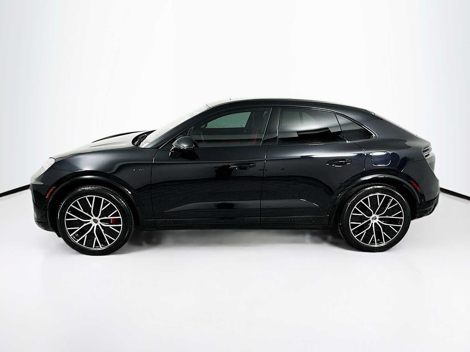 2025 Porsche Macan Turbo Electric - Photo 2