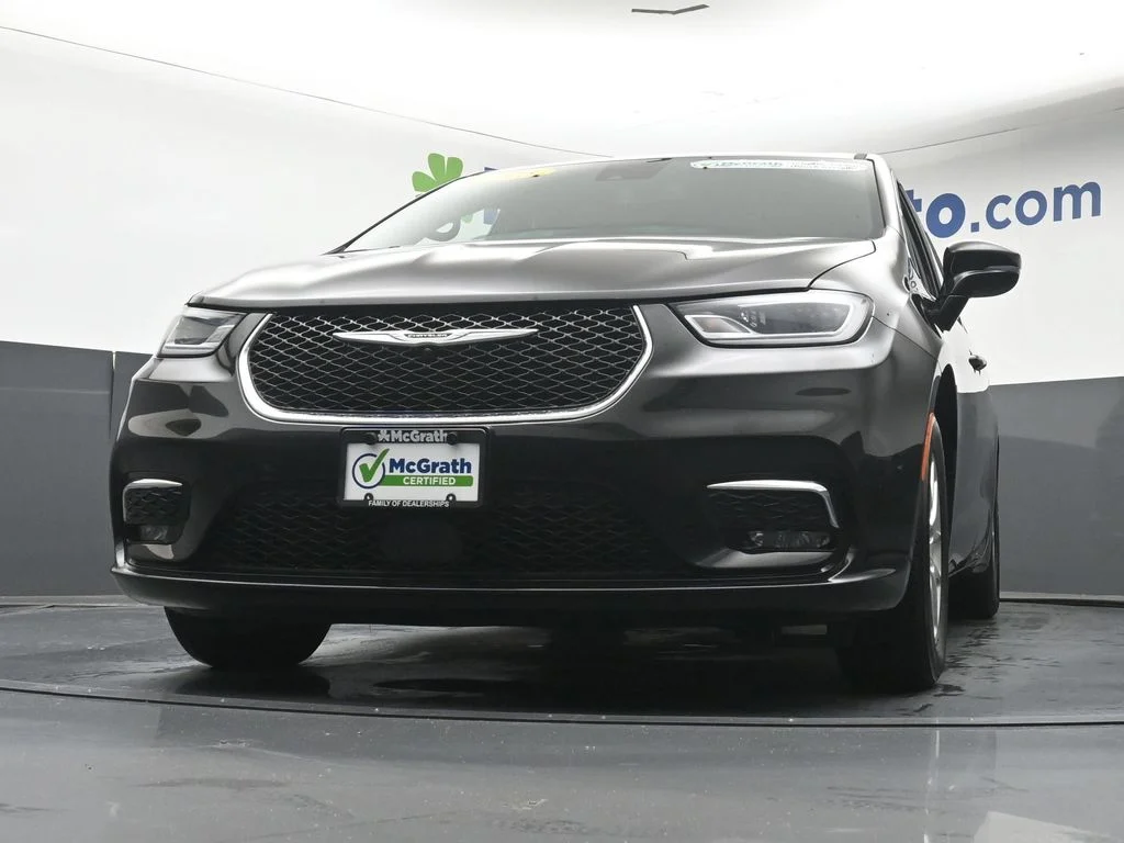 Used 2025 Black Chrysler Select image 7
