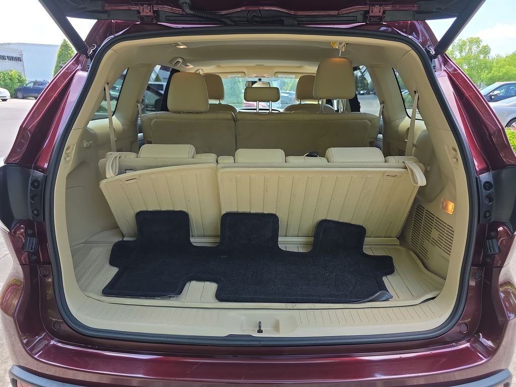 Used 2015 Red Toyota XLE V6 image 37