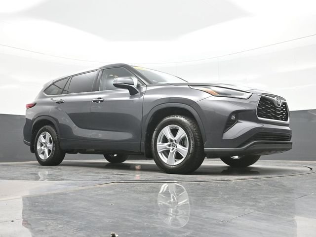 Used 2022 Gray Toyota LE image 23