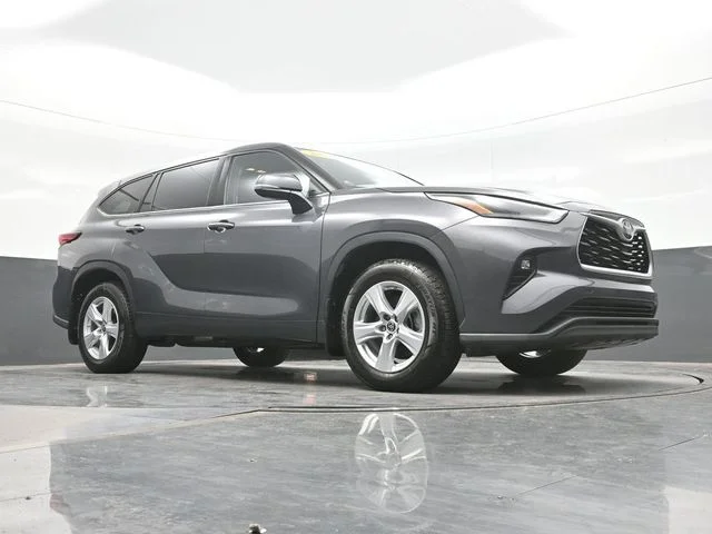 Used 2022 Gray Toyota LE image 23