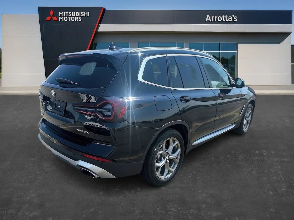 Used 2023 Jet Black BMW xDrive30i image 3